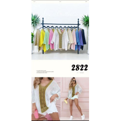Blusa de hilo con adorno en...
